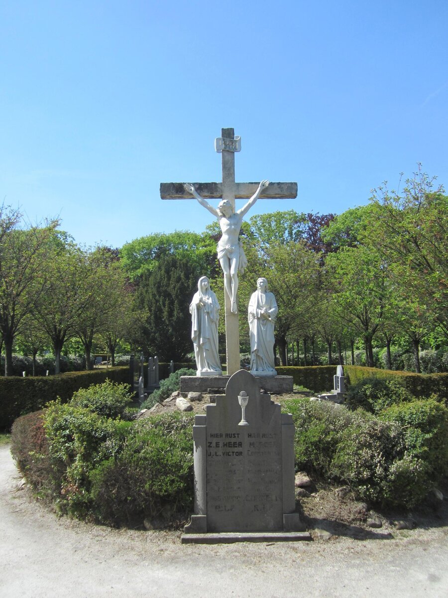 Begraafplaats Rustoord, calvarieberg