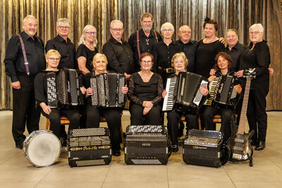 band Cosy HoPu hooggeëerd publiek