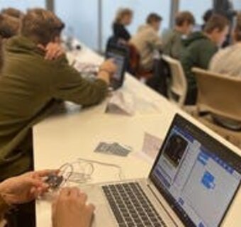 Programmeren in JavaScript, HTML en CSS met CodeFever - E-Riders