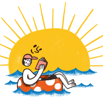 mens dobberend in een zwemband op zee onder een stralende zon